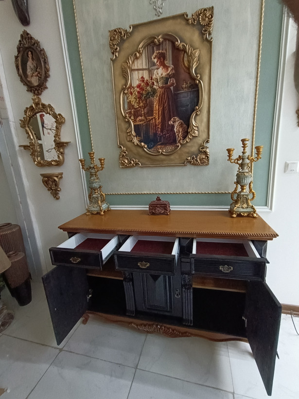 تمام کشو ها مخمل کار شده